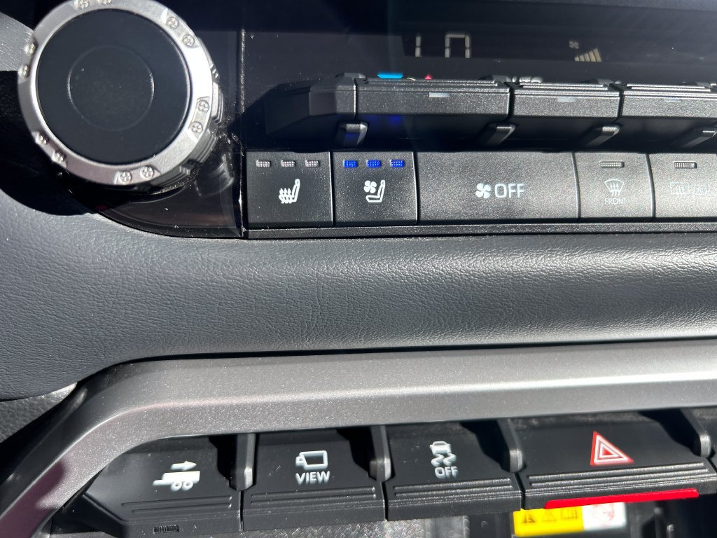 Used 2023 Toyota Tundra Platinum AWD/4WD image 33