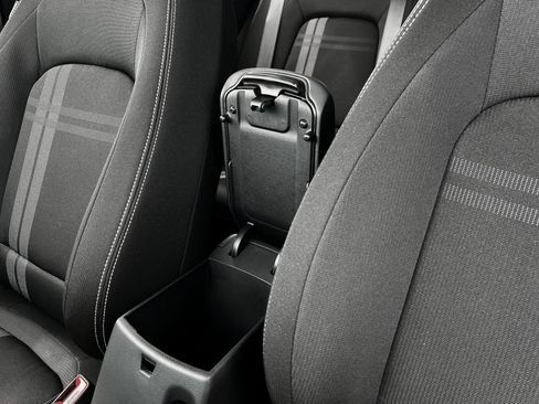 Used 2025 Hyundai Venue SEL FWD image 18