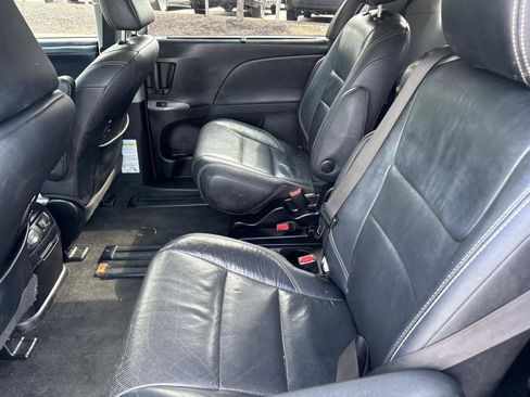 Used 2017 Toyota Sienna SE Premium FWD image 33