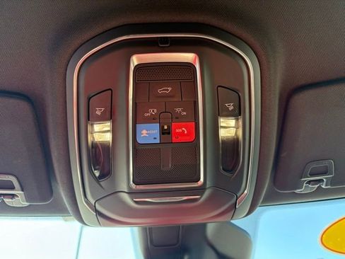 Used 2025 Jeep Grand Cherokee Altitude AWD/4WD image 24