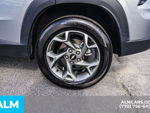 Used 2025 Chevrolet Trax LT w/ LT Convenience Package FWD image 16