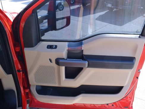 Used 2017 Ford F250 XLT w/ XLT Premium Package image 14