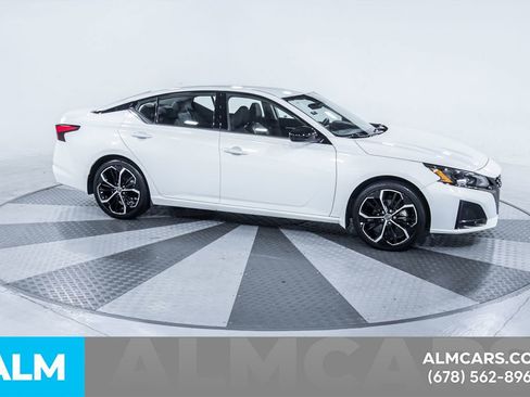 Used 2025 Nissan Altima 2.5 SR image 13