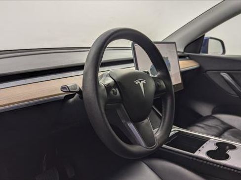 Used 2022 Tesla Model Y Long Range image 22