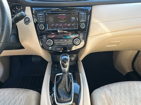 Used 2020 Nissan Rogue SV w/ Premium Package image 20