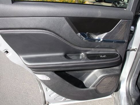 Certified 2021 Lincoln Corsair FWD w/ Premium Package image 16