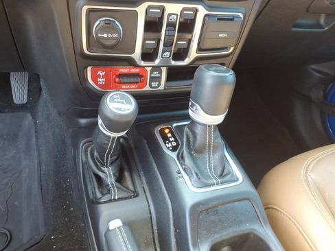 Used 2022 Jeep Wrangler Unlimited Rubicon w/ LED Lighting Group AWD/4WD image 11