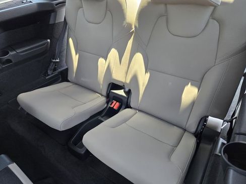 Used 2025 Volvo XC90 B5 Core image 33