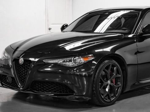 Used 2020 Alfa Romeo Giulia w/ Nero Edizione RWD image 7