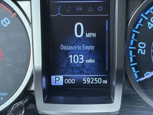 Used 2019 Toyota Tacoma SR5 AWD/4WD image 23