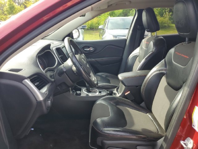 Used 2017 Jeep Cherokee Trailhawk AWD/4WD image 13