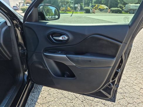 Used 2021 Jeep Cherokee Limited w/ Elite Package FWD image 28