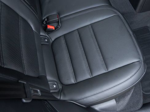 Certified 2026 Porsche Macan AWD/4WD image 42