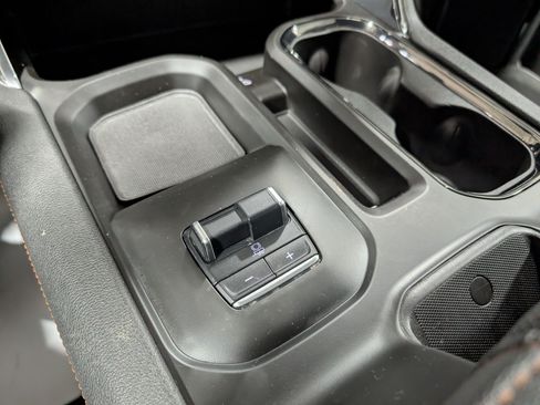 Used 2024 GMC Sierra 2500 AT4 w/ Technology Package AWD/4WD image 28