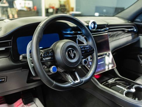 Used 2025 Maserati Grecale Modena image 10