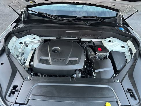 Used 2021 Volvo XC90 T6 Momentum image 34
