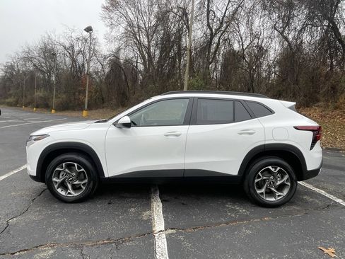 Used 2026 Chevrolet Trax LT image 6
