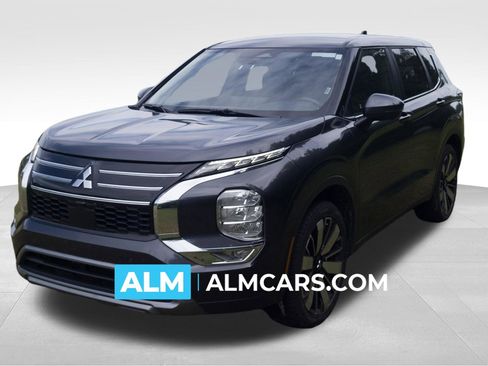 Used 2025 Mitsubishi Outlander SE FWD image 1