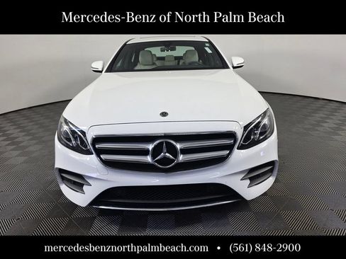 Used 2018 Mercedes-Benz E 400 4MATIC Sedan image 2
