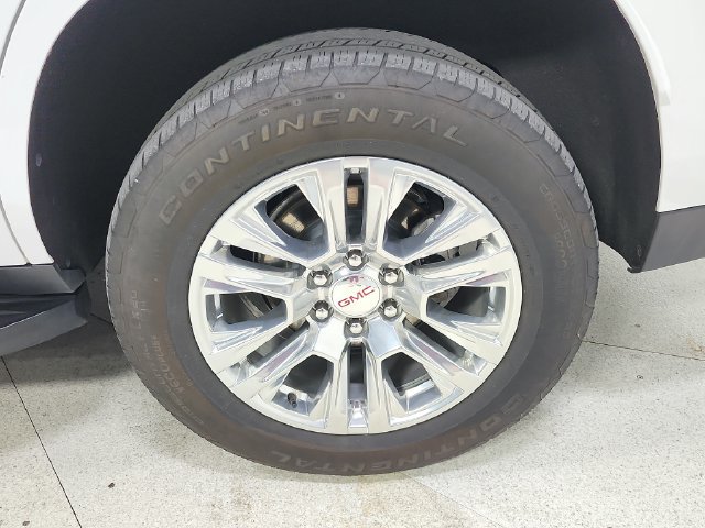 Used 2025 GMC Yukon Denali RWD image 19