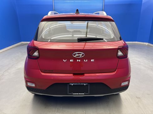 Used 2022 Hyundai Venue Limited FWD image 6