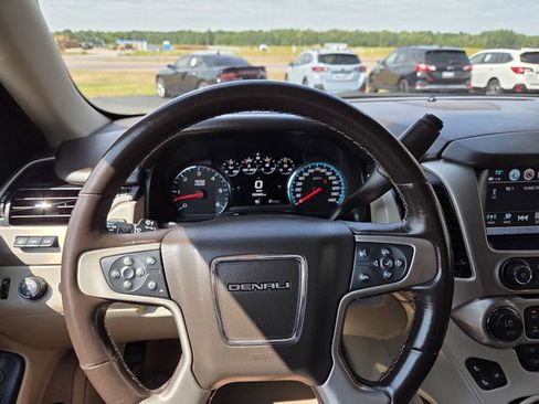 Used 2019 GMC Yukon XL Denali w/ Denali Ultimate Package AWD/4WD image 27