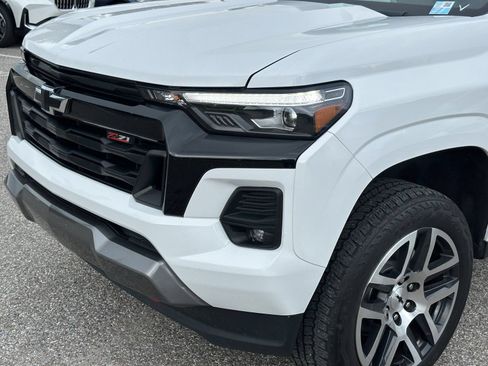 Used 2023 Chevrolet Colorado Z71 w/ Z71 Convenience Package 2 AWD/4WD image 9