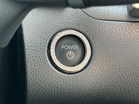 Used 2025 Toyota Camry LE w/ Convenience Package image 28