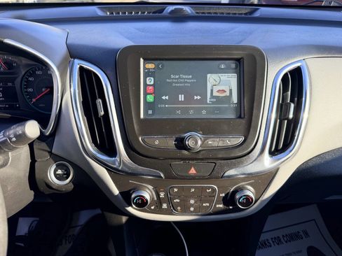 Used 2018 Chevrolet Equinox LT image 17