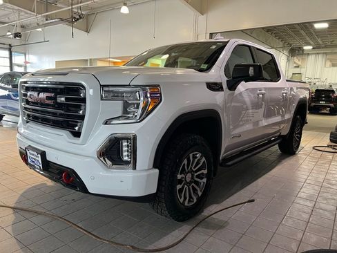 Used 2022 GMC Sierra 1500 AT4 w/ AT4 Premium Package AWD/4WD image 4