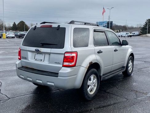 Used 2009 Ford Escape XLT image 2