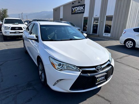 Used 2016 Toyota Camry SE FWD image 1