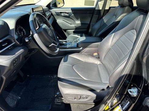 Certified 2024 Toyota Highlander XLE AWD/4WD image 33