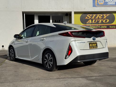 Used 2017 Toyota Prius Prime Plus w/ Preferred Accessory Package FWD image 9