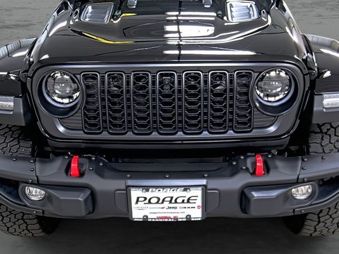 Used 2025 Jeep Gladiator Rubicon w/ Dual Top Group AWD/4WD image 16