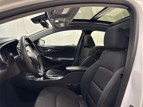 Used 2024 Chevrolet Malibu LT image 11