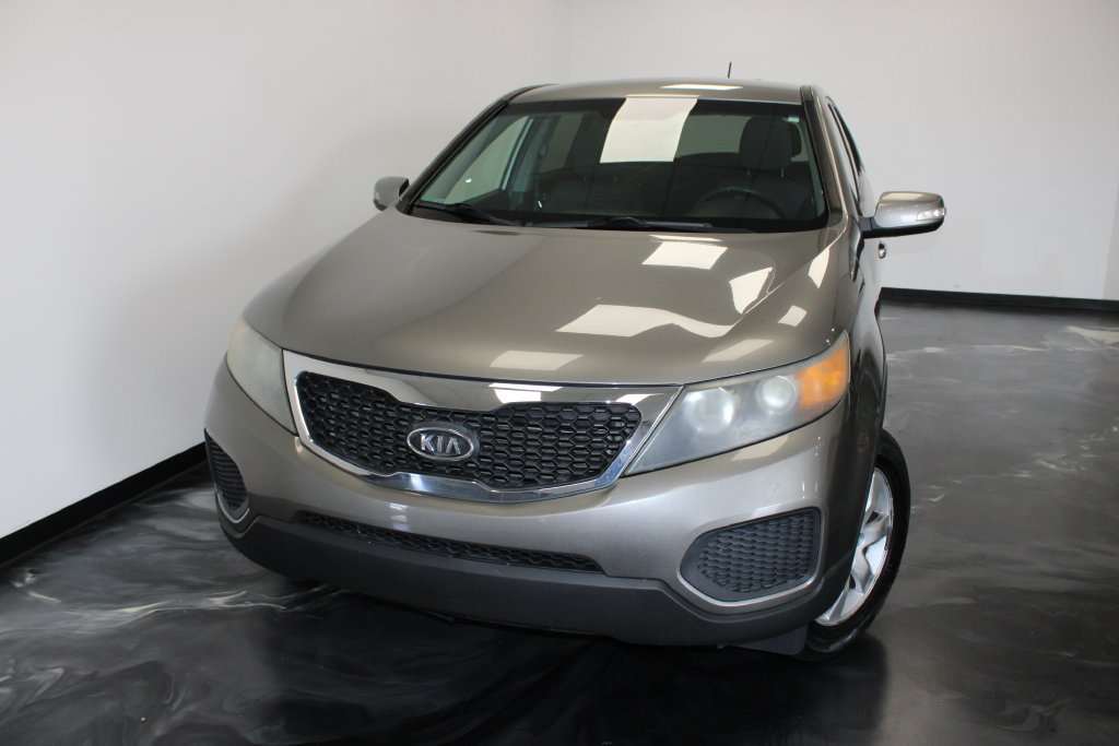 Used 2012 Kia Sorento FWD w/ Third Row Pkg image 3
