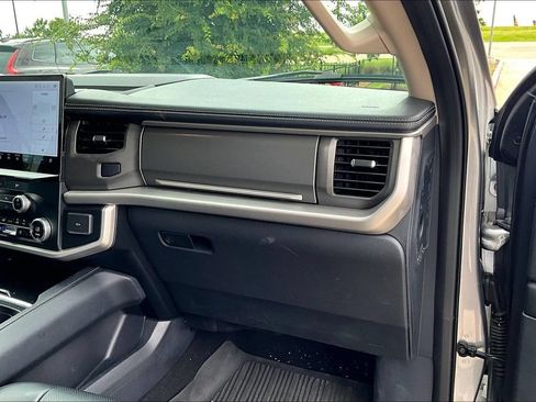 Used 2024 Ford Expedition XLT RWD image 20