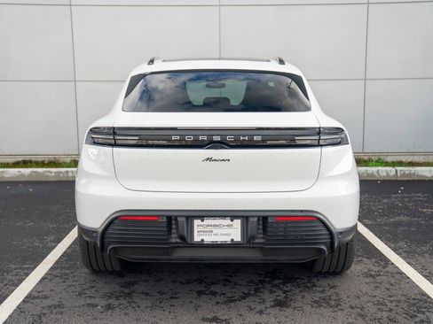 Certified 2025 Porsche Macan Electric image 7
