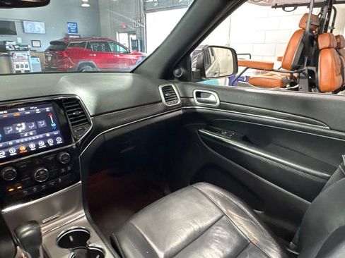 Used 2019 Jeep Grand Cherokee Limited AWD/4WD image 28