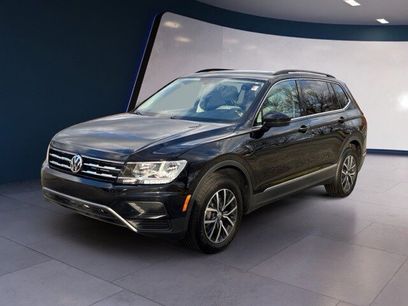 Used 2020 Volkswagen Tiguan SE w/ Panoramic Sunroof Package