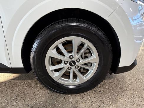 Used 2023 Kia Carnival LX image 39