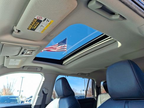 Used 2021 Toyota Highlander XLE image 13