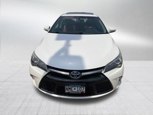 Used 2015 Toyota Camry SE w/ Moonroof Package FWD image 2