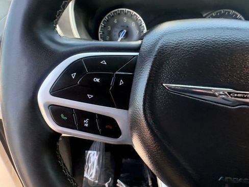 Used 2024 Chrysler Pacifica Touring-L FWD image 21