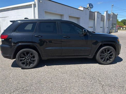 Used 2020 Jeep Grand Cherokee Altitude AWD/4WD image 7