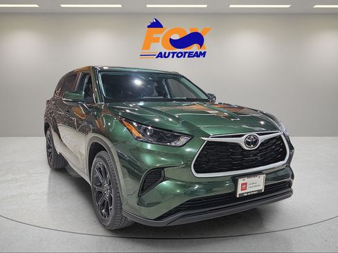 Used 2023 Toyota Highlander L FWD image 6