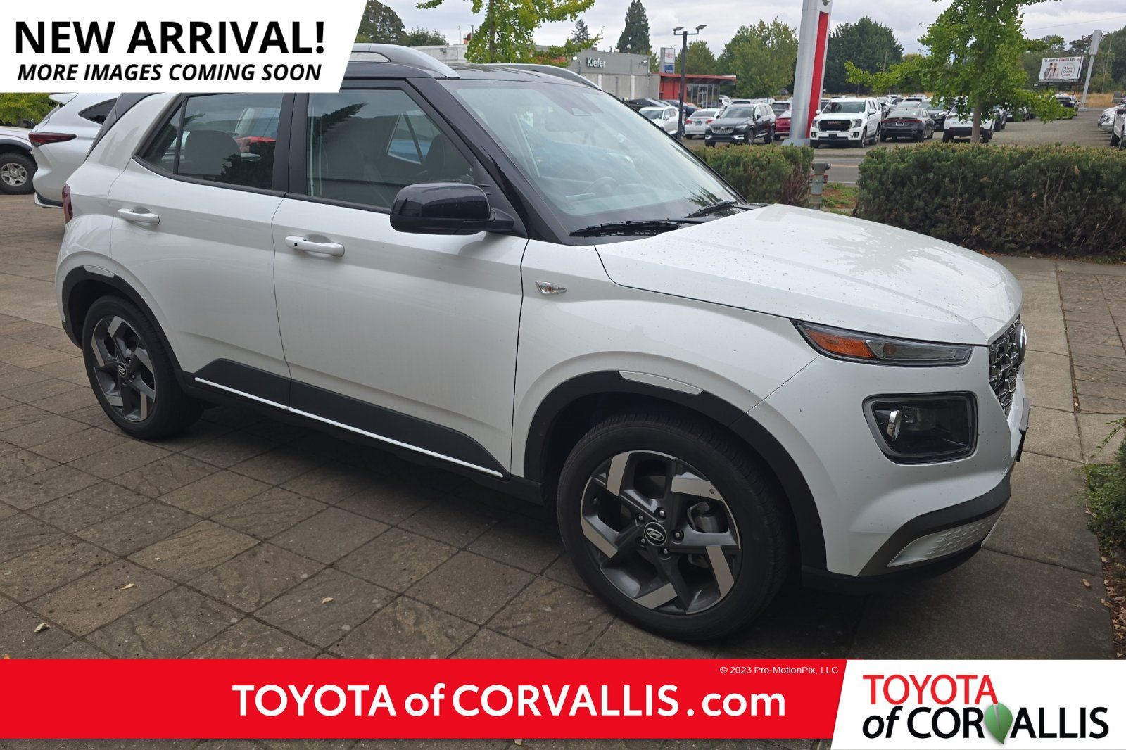 Used 2025 Hyundai Venue Limited FWD image 1