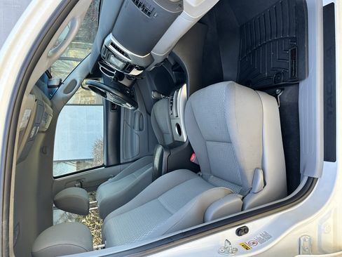 Used 2015 Toyota Tacoma w/ SR5 Package image 21