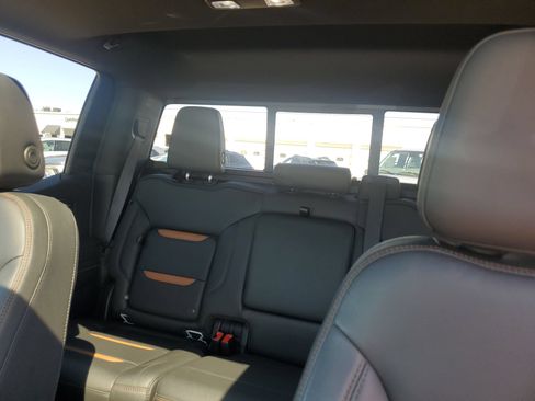 Used 2024 GMC Sierra 1500 AT4 w/ Technology Package AWD/4WD image 29